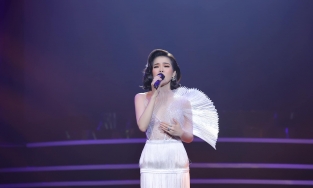 Lệ Quyên thay 6 chiếc váy trong cùng đêm nhạc, chiếc nào đẹp nhất? 