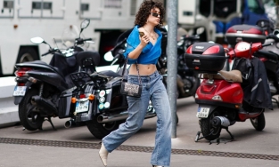 Jeans cạp trễ quay lại: Xu hướng từng bị quay lưng nay khuấy đảo làng mốt