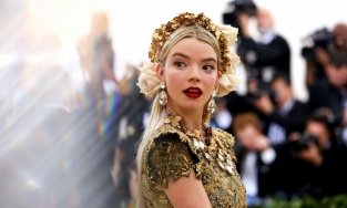 Những khoảnh khắc thời trang thảm đỏ đẹp nhất của Anya Taylor-Joy 