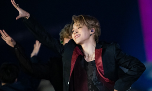 Fan BTS không hài lòng khi áo còn mùi mồ hôi của Jimin (BTS) được bán đấu giá 