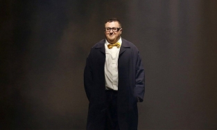 Cựu giám đốc sáng tạo của nhà mốt Lanvin qua đời ở tuổi 59