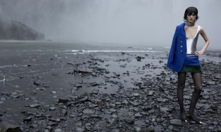 Saint Laurent ra mắt BST mới mang âm hưởng Chanel 