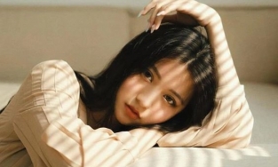 Ở nhà cả ngày làm việc qua Zoom thì có cần bôi kem chống nắng? 