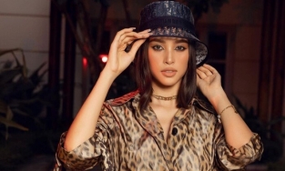 Tiểu Vy hóa báo gấm quyền lực với set đồ của Dior,  đẹp lấn át Jisoo 