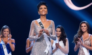 H'Hen Niê lọt top 20 chiếc váy đẹp nhất lịch sử đấu trường nhan sắc