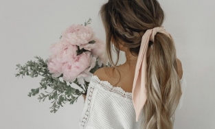 5 mẹo buộc tóc bằng khăn lụa tô điểm cho mái tóc ngày hè 