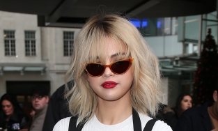 Không ai ở Hollywood có thể hợp với tóc bạch kim hơn Selena Gomez 