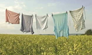 4 mẹo làm khô quần áo cấp tốc vào những ngày mưa 