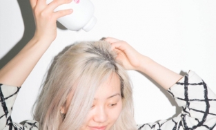 Phấn rôm có thể thay thế dầu gội khô? 