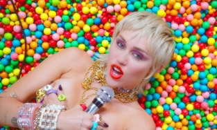 Nhẫn Chunky Ring: Xu hướng phụ kiện của thập niên 90 quay lại làng thời trang 