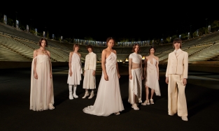 Dior Cruise 2022: Khi những nữ thần Hy Lạp hạ phàm  