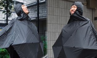 Áo mưa Poncho: Sự sáng tạo thời trang không giới hạn của người Nhật