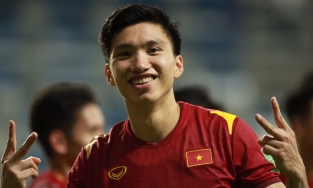 Đã từng có thời Văn Hậu để tóc ý hệt Huấn Hoa Hồng 