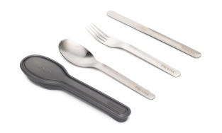 Prada cho ra mắt bộ thìa dĩa bằng thép không gỉ