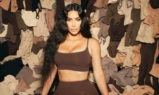 Kim Kardashian mời VĐV khuyết tật làm người mẫu 