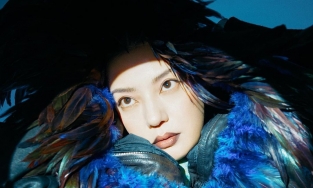 Triệu Vy 'mặt đơ' trên bìa tạp chí Vogue Trung Quốc