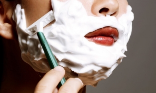 Spa đóng cửa, làm thế nào để triệt lông mép tại gia?