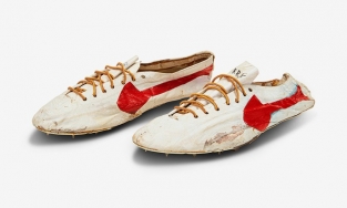 Giày Nike 60 năm tuổi được bán với giá 1 triệu USD 