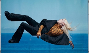 Billie Eilish “giả trân” trên bìa tạp chí Vogue Úc 