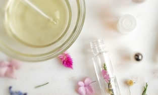 Hướng dẫn cách tự làm nước hoa tại nhà: Nhanh gọn, thơm không thua gì ngoài hàng  