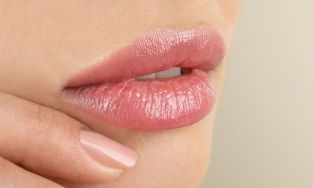 3 nên 3 không để tự chữa thâm môi tại nhà  