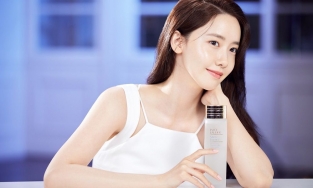 Kể từ khi debut, Yoona luôn là nàng thơ được yêu mến của các hãng mỹ phẩm