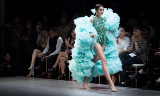 Thanh Hằng, Hoàng Yến và những đôi chân dài nhất làng mẫu Việt