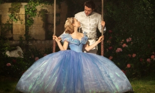 6 bí mật chưa kể về chiếc váy “bánh bèo” của nàng Lọ Lem Lily James 