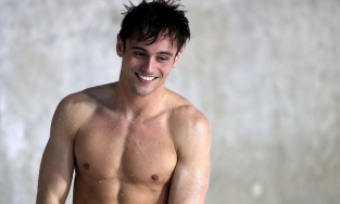 Nam thần nhảy cầu Tom Daley hối hận vì đã từng không ăn tinh bột
