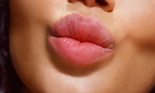 Review top 12 son trị thâm môi tốt nhất giá rẻ