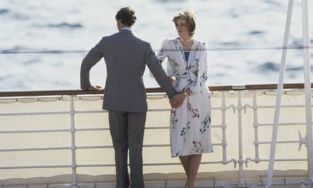 7 bộ váy hè đẹp nhất của công nương Diana 