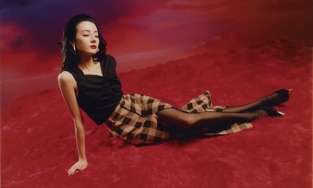 Địch Lệ Nhiệt Ba trên tạp chí số tháng 8: Đầy đặn hơn nhờ photoshop 