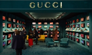 Gucci và Crocs là hai thương hiệu thời trang bị làm giả nhiều nhất năm 2021