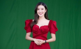 Á hậu Huyền My mặc trang phục màu sắc yêu thích để 'chào sân' truyền hình 