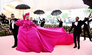 10 bộ váy đẹp nhất lịch sử thảm đỏ Met Gala 