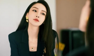 Angelababy mặc suit, hóa nữ tổng tài trên show truyền hình