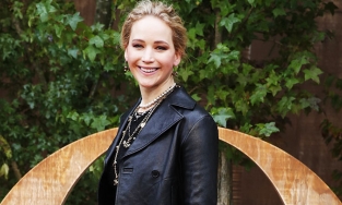 Học ngay Jennifer Lawrence những kiểu tóc biến mặt tròn trở nên thon gọn 