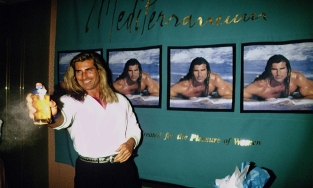 Nam người mẫu điển trai khẳng định Gianni Versace thiếu mình cả triệu USD