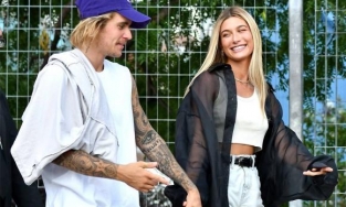 Justin Bieber và vợ: Đôi khi trông giống như... mẹ với con trai