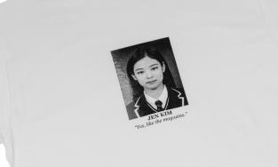 Áo in hình chân dung Jennie bị cho rằng giống với ảnh thờ 