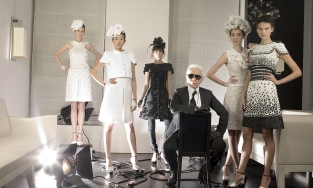Disney làm phim về “ông hoàng tóc bạc” Karl Lagerfeld 