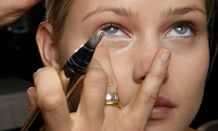 Những mẹo trang điểm cực đơn giản không phải ai cũng biết 