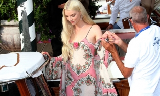 Vẻ đẹp “vô thực” của Anya Taylor – Joy tại LHP Venice 78