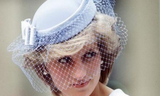 Thiếu món phụ kiện này, Nữ hoàng cũng không được tham gia sự kiện Hoàng gia