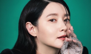 Lee Young Ae khoe nhan sắc 'bị thời gian bỏ quên' trên tạp chí Dazed Hàn Quốc