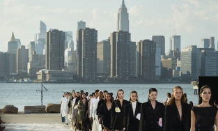 Hồn Việt xuất hiện tại tuần lễ thời trang New York 