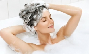 Chỉ vì không biết cách gội đầu đúng mà tóc rụng không ngớt 