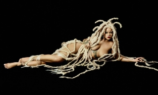 “Nữ hoàng kem trộn” Rihanna biến hóa trên bìa tạp chí Dazed 