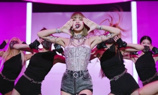 Lisa bị thương do đeo vòng tay trong MV mới 