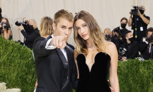 Vợ chồng Justin Bieber đang cãi nhau dở thì đến giờ đi Met Gala 2021? 